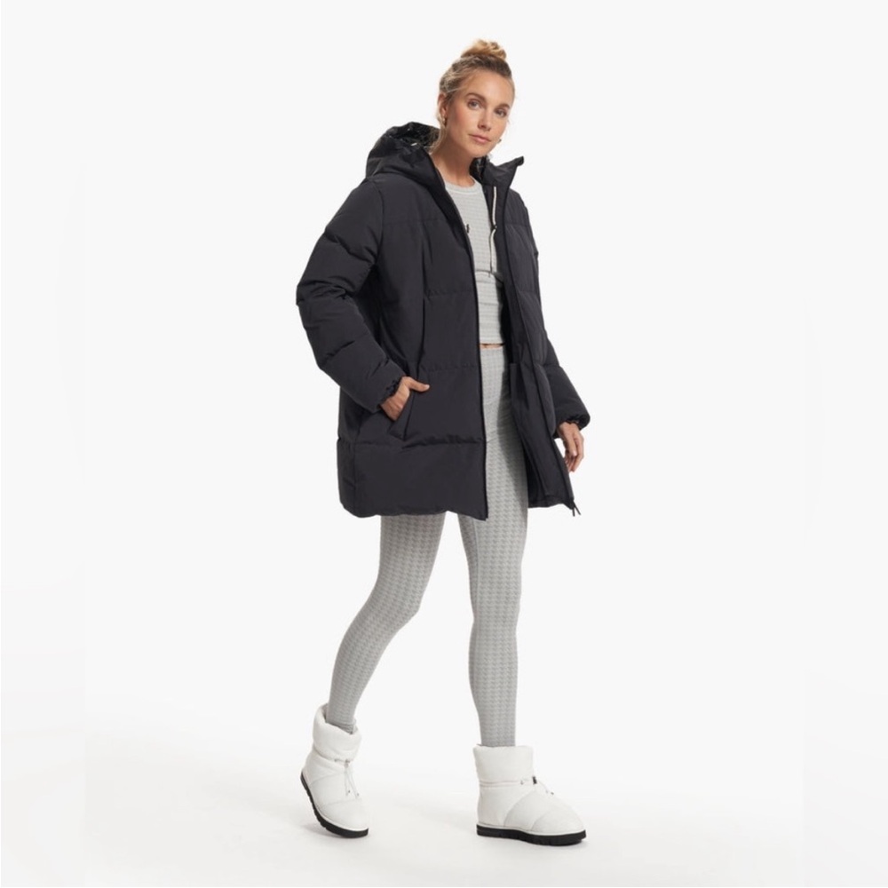 Vuori heavyweight down hooded parka